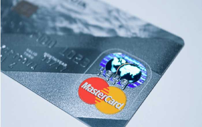 các mặt hạn chế rút tiền thẻ tín dụng